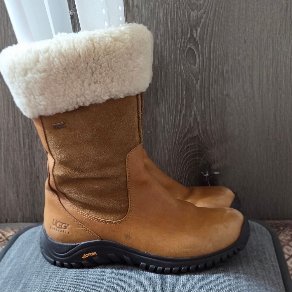 UGG Australia Bandon Marsh Chestnut Leather and Suede Boots Size 8